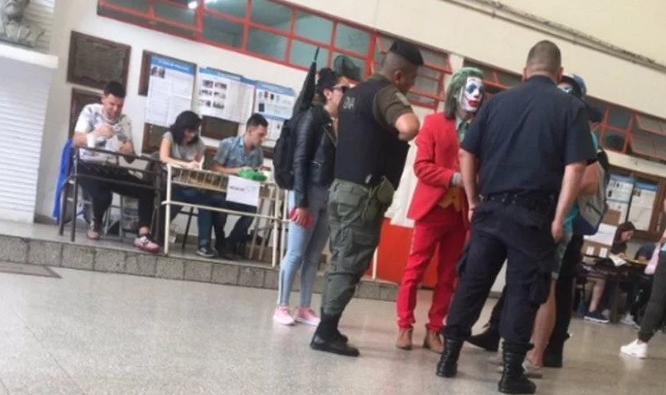 Video: hasta el Jocker de Lanús fue a votar | Redes