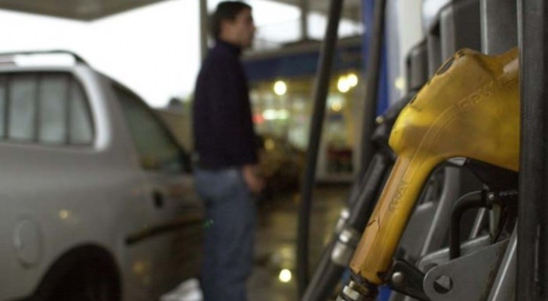 Petroleras negocian una suba en las naftas antes de que termine el congelamiento de precios | Economía
