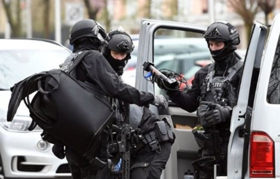 "Vibraba de manera sospechosa": alerta por una valija con un juguete sexual | Curiosidades