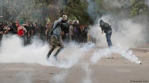 Estallido social: atacaron la embajada Argentina en Chile | Internacionales