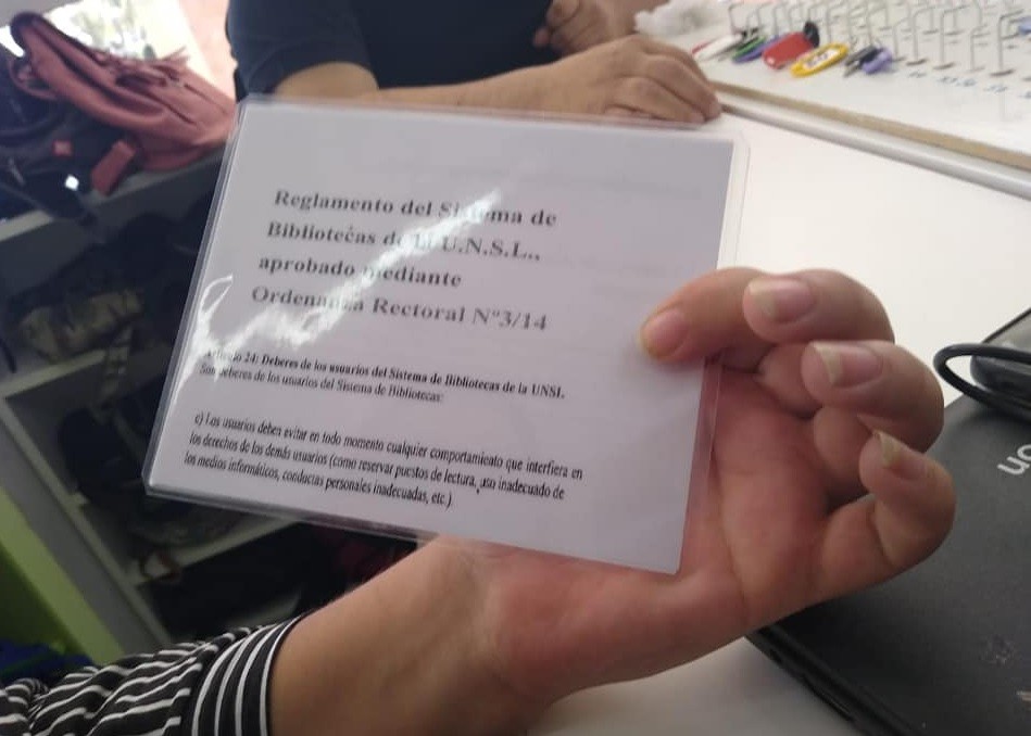 Fue a la biblioteca y le prohibieron la entrada por usar short: "se te ve todo" le dijeron | Redes