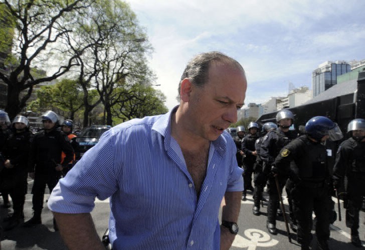 Berni: "Macri pretende que la Policía Federal también le corte y le cuide las plantitas de la Plaza de Mayo" | Actualidad