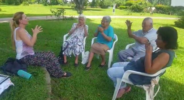 Día de la Educación para Adultos: cinco abuelos de entre 84 y 91 años terminan su primaria este viernes | Actualidad
