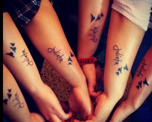 Las amigas de la joven muerta en el viaje de egresados se tatuaron su nombre | Actualidad