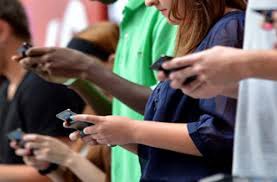 La Justicia le prohibió usar las redes sociales porque publicó la foto de una menor desnuda | Actualidad