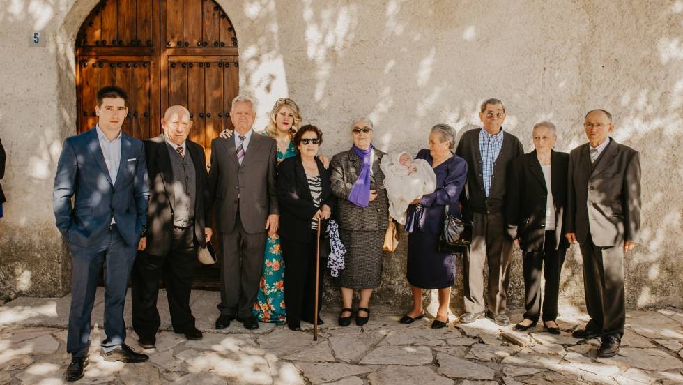 Un bebé logró reunir a sus ocho bisabuelos para el día de su bautismo | Internacionales