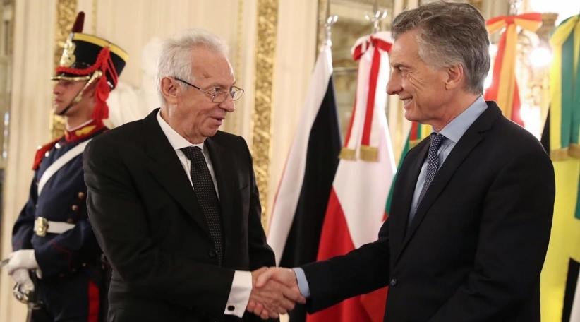 Demoraron al embajador de México por intentar robarse un libro | Actualidad