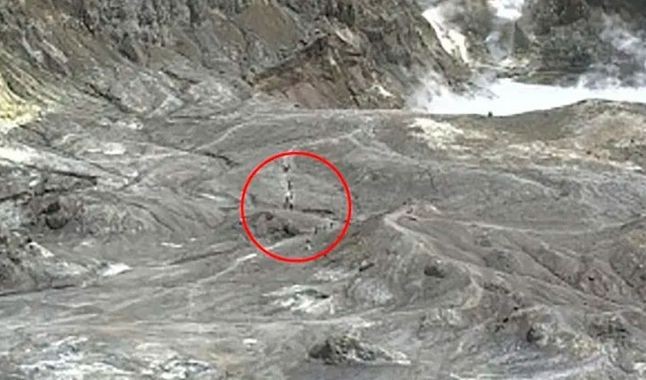 La foto de los turistas que estaban en el cráter del volcán Whakaari antes de la erupción | Internacionales
