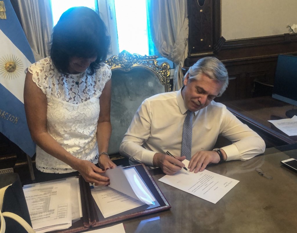 Alberto Fernández, entre la chicana y la queja por el aire acondicionado: "No sé si venían a trabajar o cómo hacían" | Política