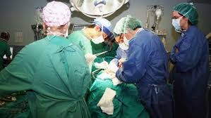 Un hombre nació sin testículos y recibió uno de su hermano gemelo: la ciencia discute quién será el padre de su futuro hijo | Curiosidades