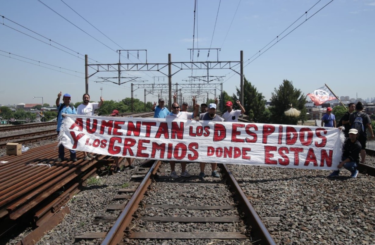 Levantaron el corte de las vías del tren Roca: siguen las demoras | Actualidad