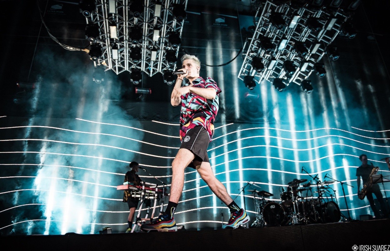 Wos cerró su gran año en el Luna Park con Ca7triel, Acru y su papá en el escenario | Espectáculos