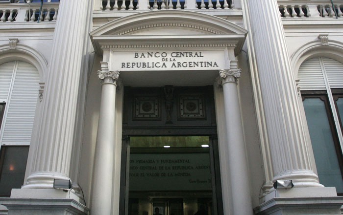 El Banco Central limita los dólares que pueden tener los bancos | Actualidad