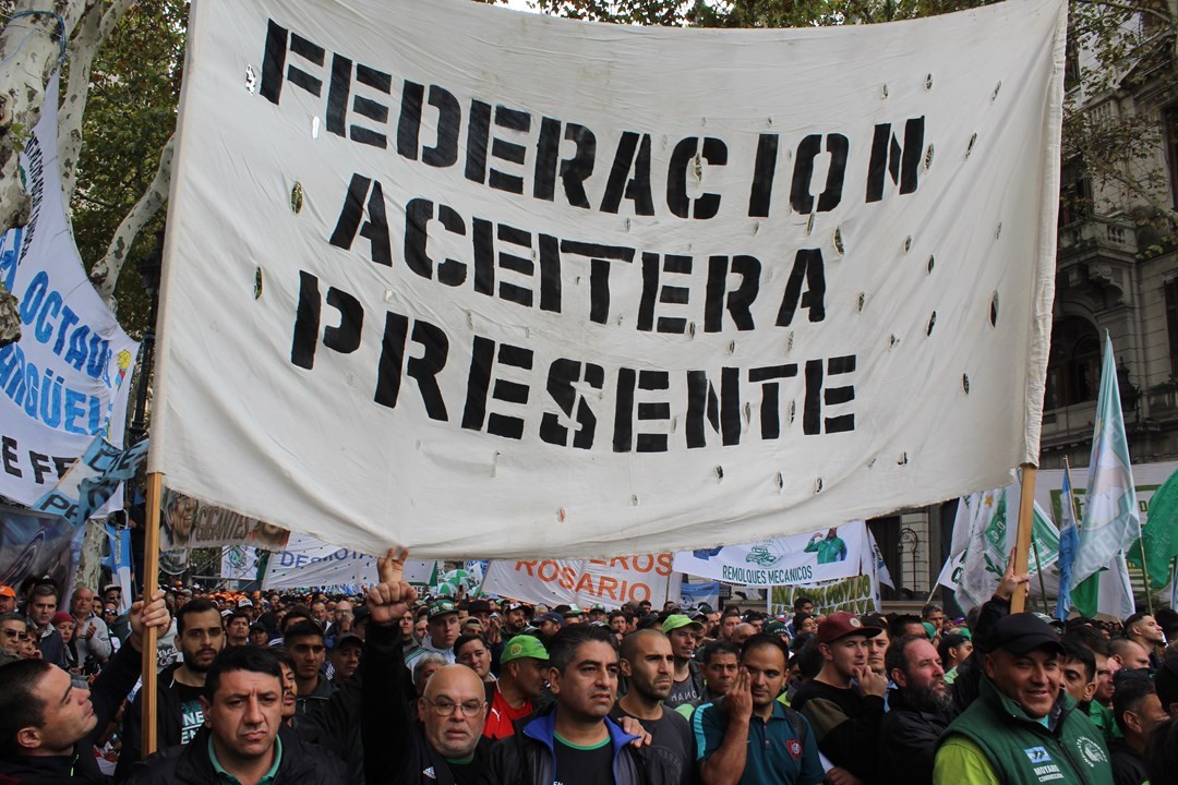 Tras el bono de $52.000, gremio de aceiteros ya piensa en paritarias: "Que un trabajador mínimo gane $64.000" | Economía