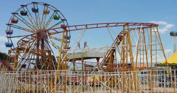 Padre e hijo quedaron colgando de una montaña rusa en La Rioja | Actualidad