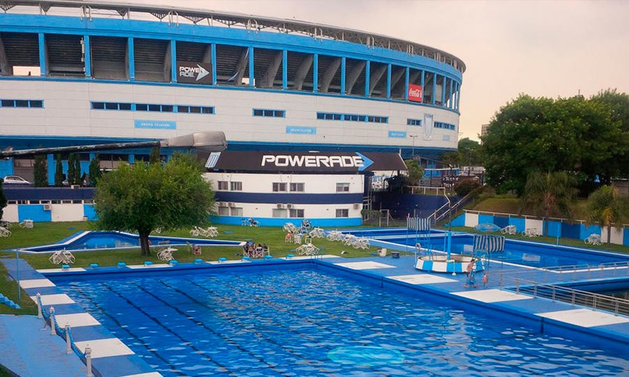 Un joven casi se ahoga en la pileta de Racing: está internado en grave estado | Actualidad