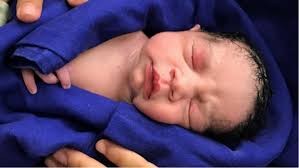 Dio a luz tras recibir un trasplante de útero de una mujer muerta | Internacionales