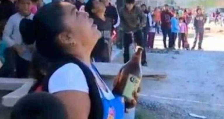 Una mujer intentó evitar que un hombre se quite la vida ofreciéndole una cerveza | Curiosidades