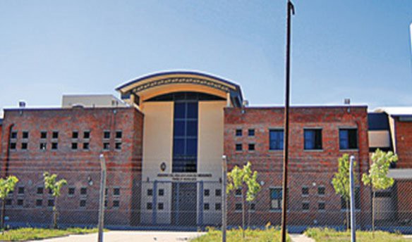 Adolescente se fugó de centro de menores tras atravesar las rejas con su cuerpo enjabonado | Actualidad