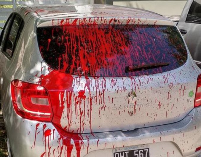 Una mujer denunció que su ex le tiró pintura al auto y le armó un facebook trucho | Actualidad