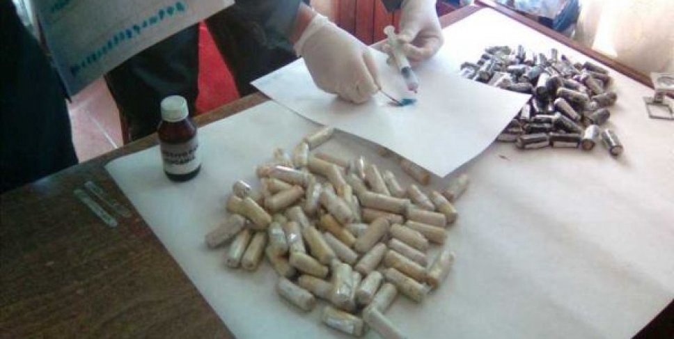 Detienen a cinco "mulas" con más de 200 tizas de cocaína | Actualidad