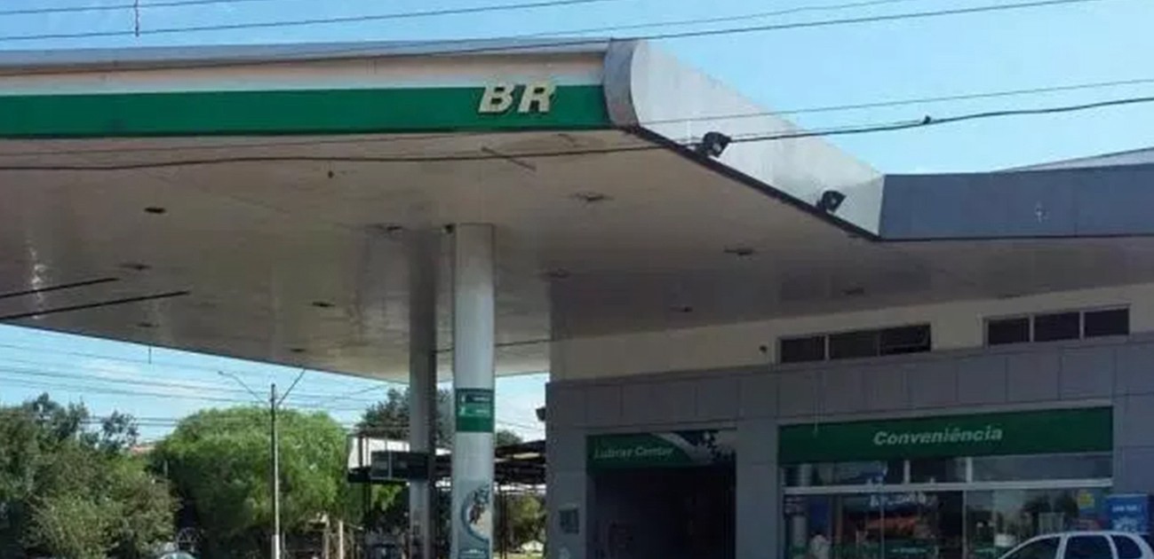 ¿Accidente o a propósito?: un hombre se "olvidó" a su mujer en una estación de servicio | Actualidad