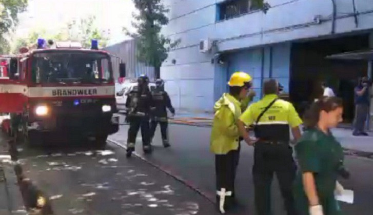 Al menos tres operarios fueron asistidos por el incendio en Canal 13 y TN | Actualidad