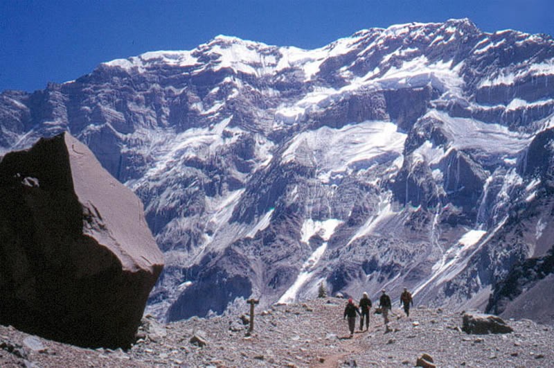 Un japonés de 76 años murió metros antes de hacer cumbre en el Aconcagua | Actualidad