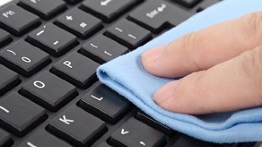 Cómo desinfectar el teclado de tu computadora para eliminar bacterias y virus | Tecno