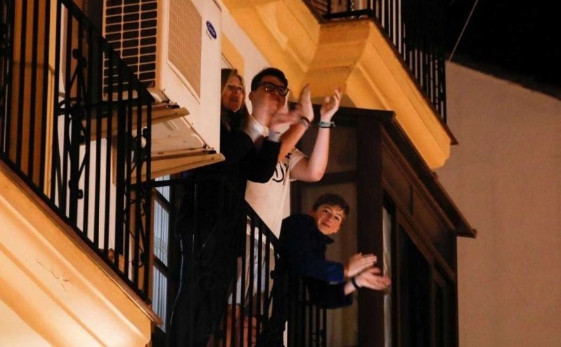 "Argentina aplaude": convocan a un aplausazo en apoyo a los trabajadores de la salud | Redes