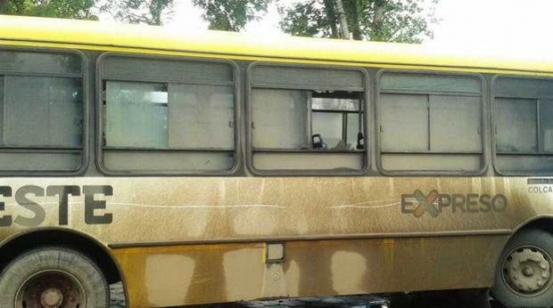 Volvía del trabajo, arrojaron una piedra al colectivo y quedó internado | Actualidad