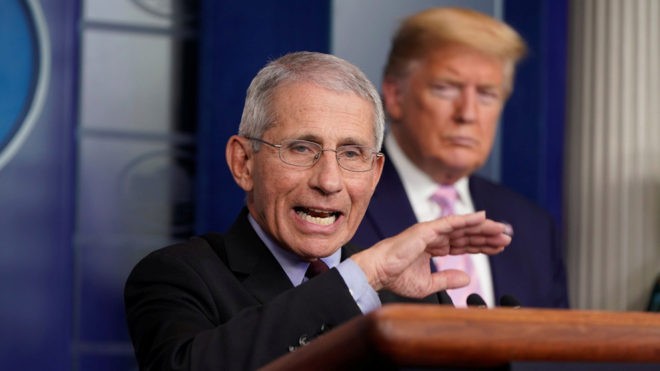 El hombre que lucha contra el coronavirus en Estados Unidos recomendó terminar con una costumbre mundial | Internacionales