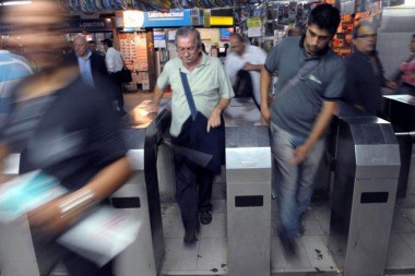 Los Metrodelegados liberan molinetes en Constitución por un conflicto intersindical | Actualidad