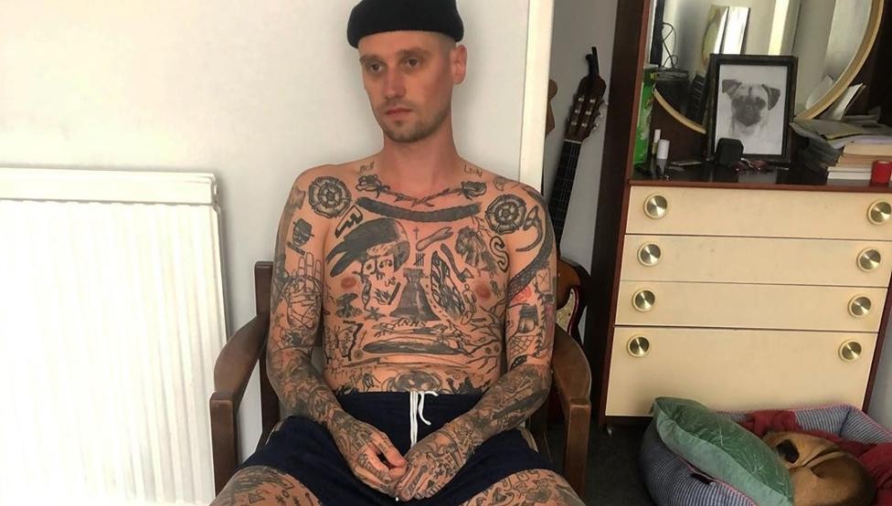 El joven que se hace un tatuaje por día durante la cuarentena | Curiosidades