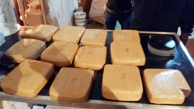 Encontró unas bolsas de su hijo y llamó a la policía: había 8 kilos de droga | Actualidad