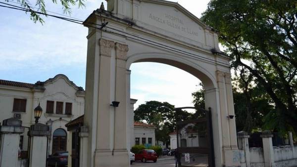 Encuentran a una beba abandonada con una tapa de plástico en la boca | Actualidad