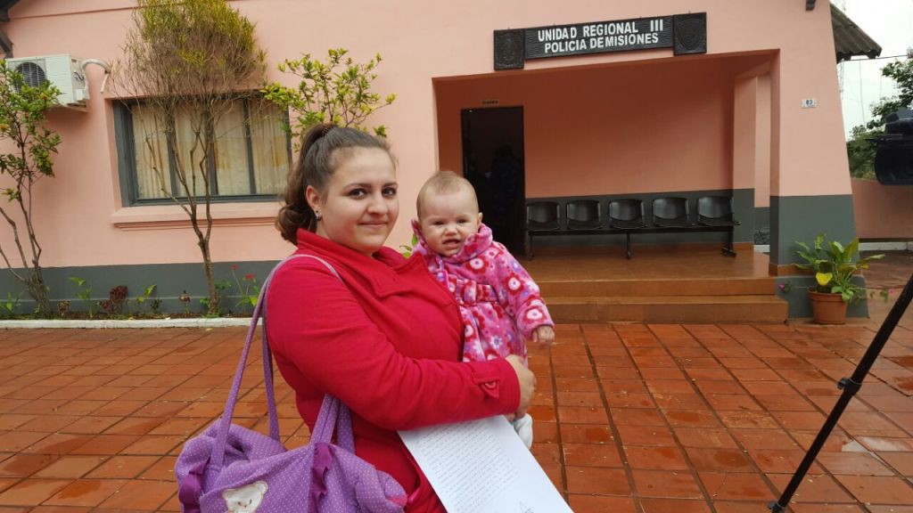 Misiones: una madre denunció que tres policías le impidieron amamantar en la vereda | Actualidad