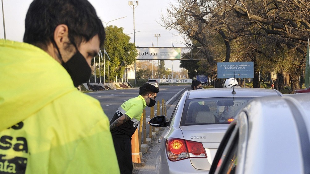 Multa de más de $133 mil por circular sin permiso en La Plata | Actualidad