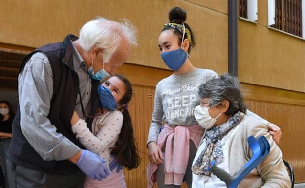 Italia pagará 1.200 euros a abuelos por cuidar a sus nietos durante la pandemia | Internacionales