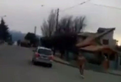 Corrió desnudo por la calle tras ser descubierto por el marido de su amante | Actualidad