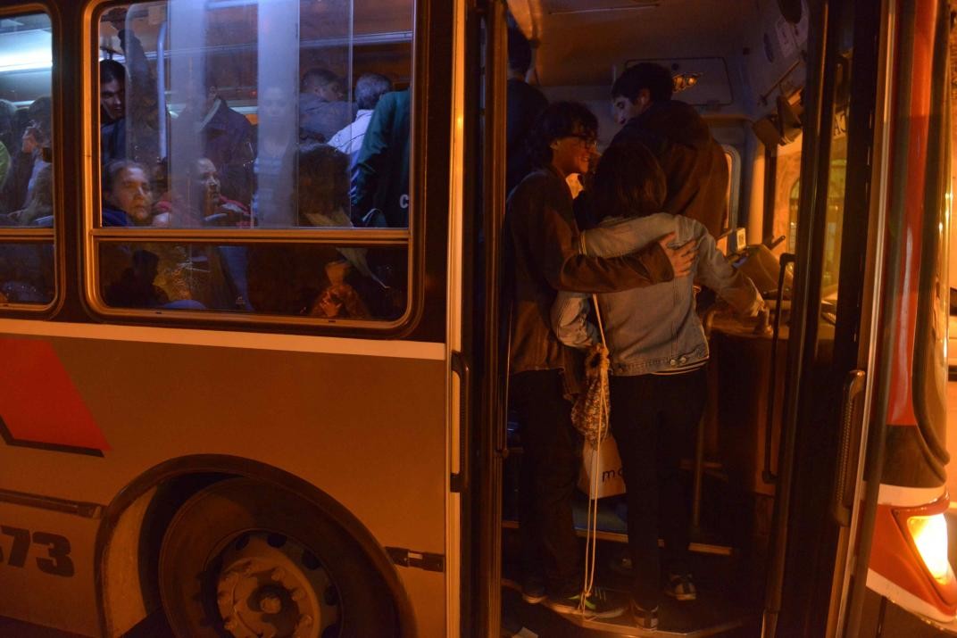 Proyecto de ley para crear paradas de colectivo a demanda de mujeres en horario nocturno | Actualidad
