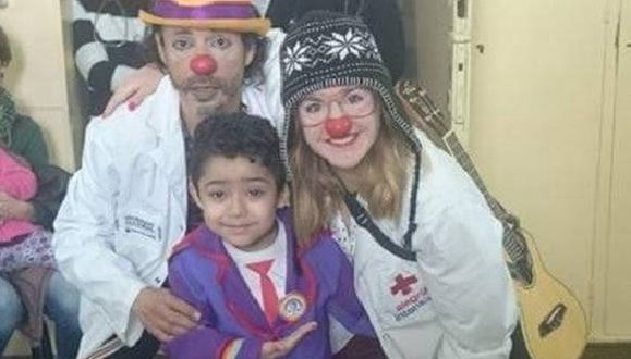 Tiene siete años, pelea contra la leucemia y se disfraza para alegrar a otros nenes | Actualidad