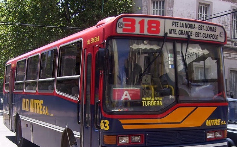 Ladrones desmayaron a golpes a un colectivero, le robaron las zapatillas y escaparon | Actualidad