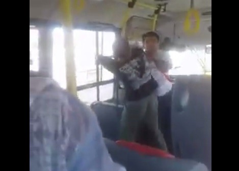 Video: Chofer se agarró a las trompadas con un pasajero en un colectivo de Córdoba | Actualidad