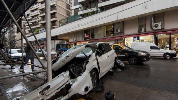 Se metió de contramano y chocó cuatro autos estacionados en Palermo | Actualidad