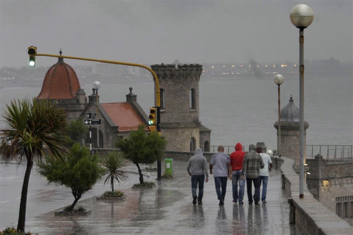Mar del Plata: un hombre murió ahogado cuando intentaba rescatar del mar una botella con un mensaje | Actualidad