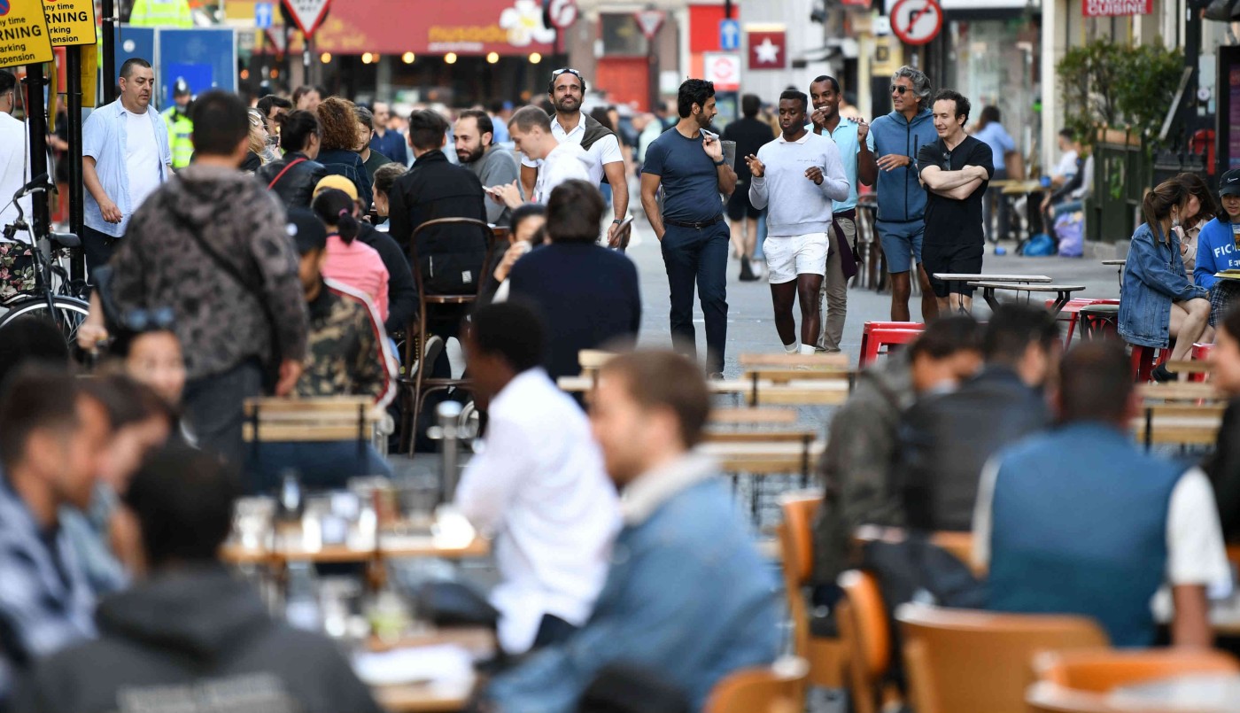 Inglaterra avanza con el proceso de desconfinamiento: habilitan espectáculos al aire libre y la reapertura de gimnasios | Internacionales