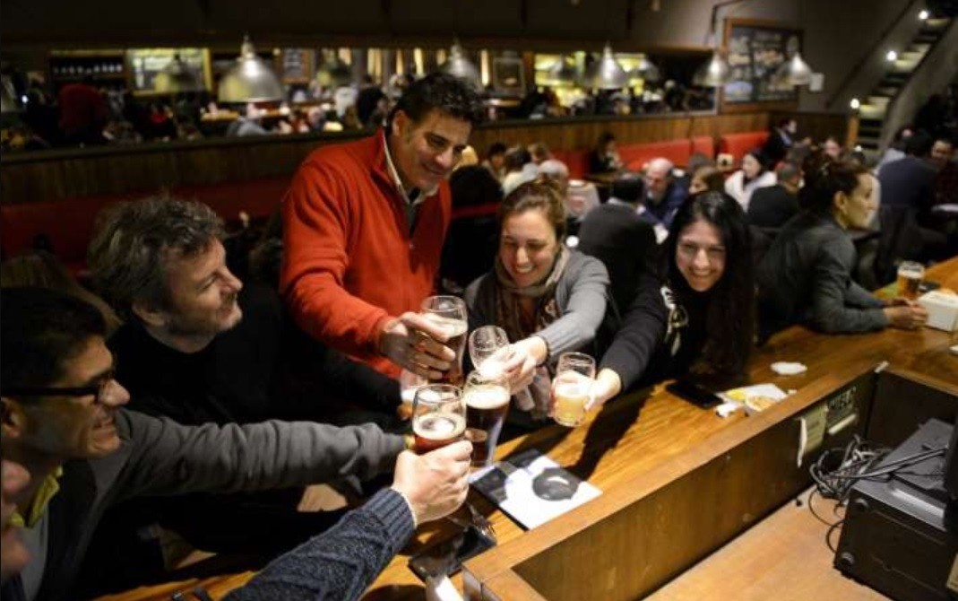 El Día del Amigo en AMBA no podrá celebrarse con reuniones sociales | Actualidad