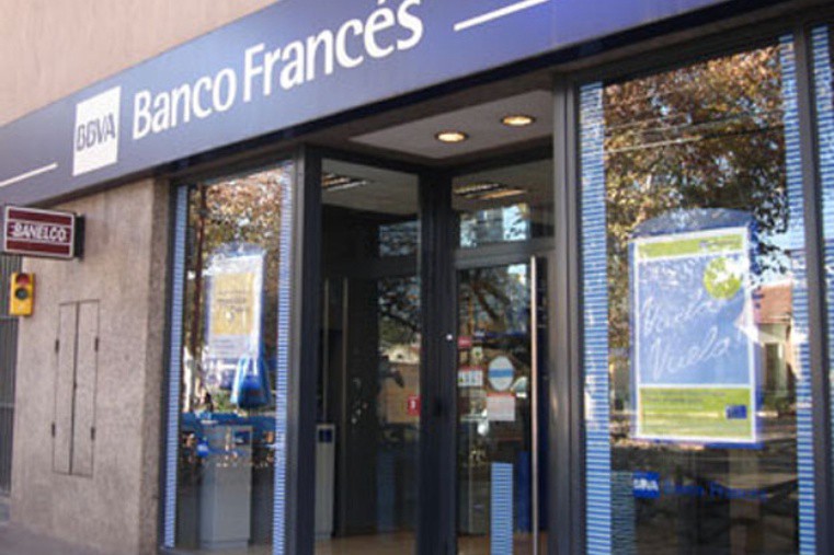 Condenaron a un banco que dio por muerto a un cliente y le canceló las tarjetas | Actualidad