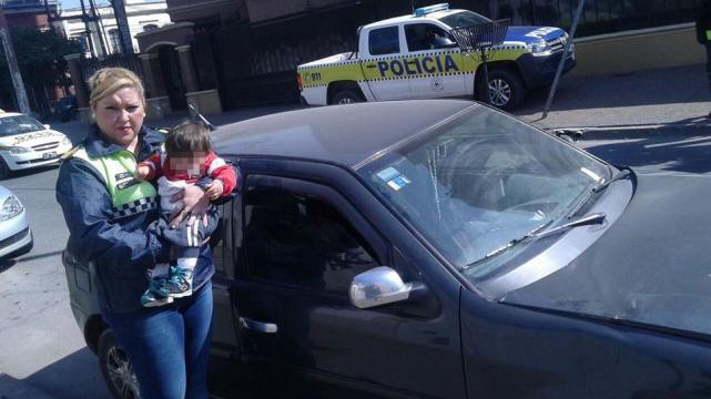 Dejó a su bebé de 11 meses encerrado en el auto para ir a hacer un trámite | Actualidad